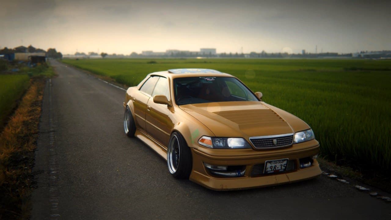 Toyota Mark II on Country Road — Cars live wallpaper for Mac