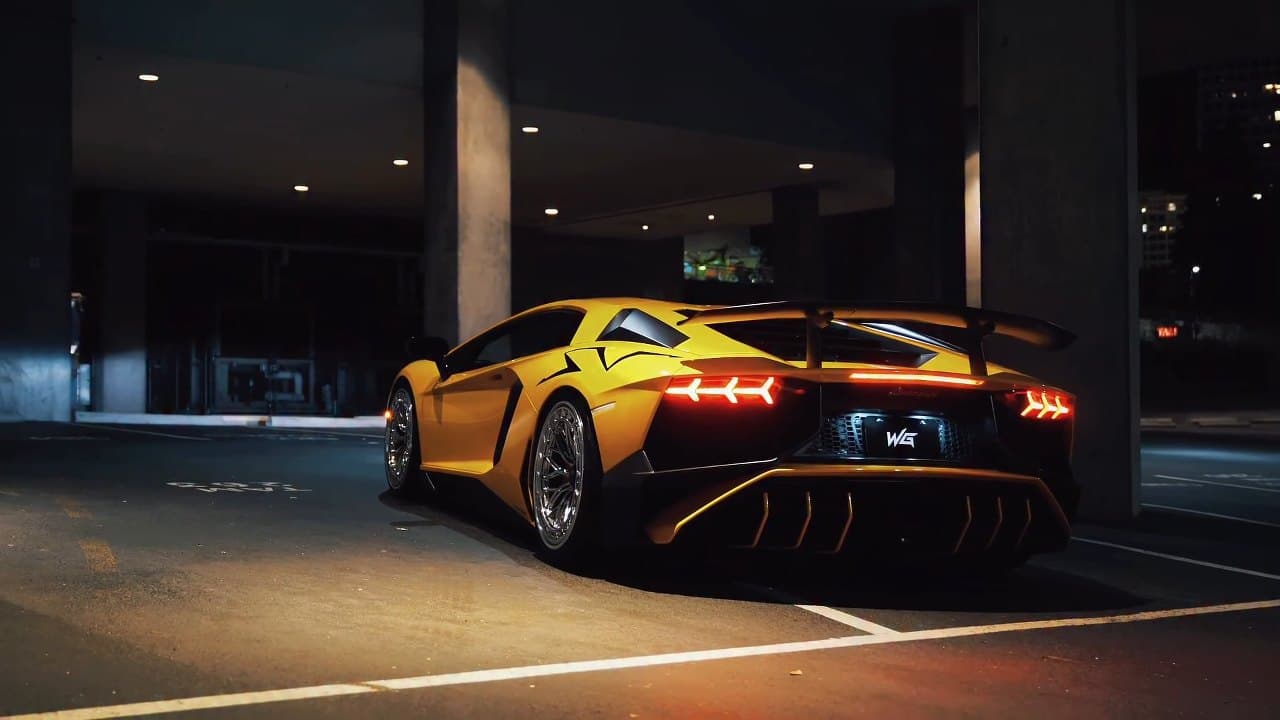Yellow Lamborghini At Night — Cars live wallpaper for Mac
